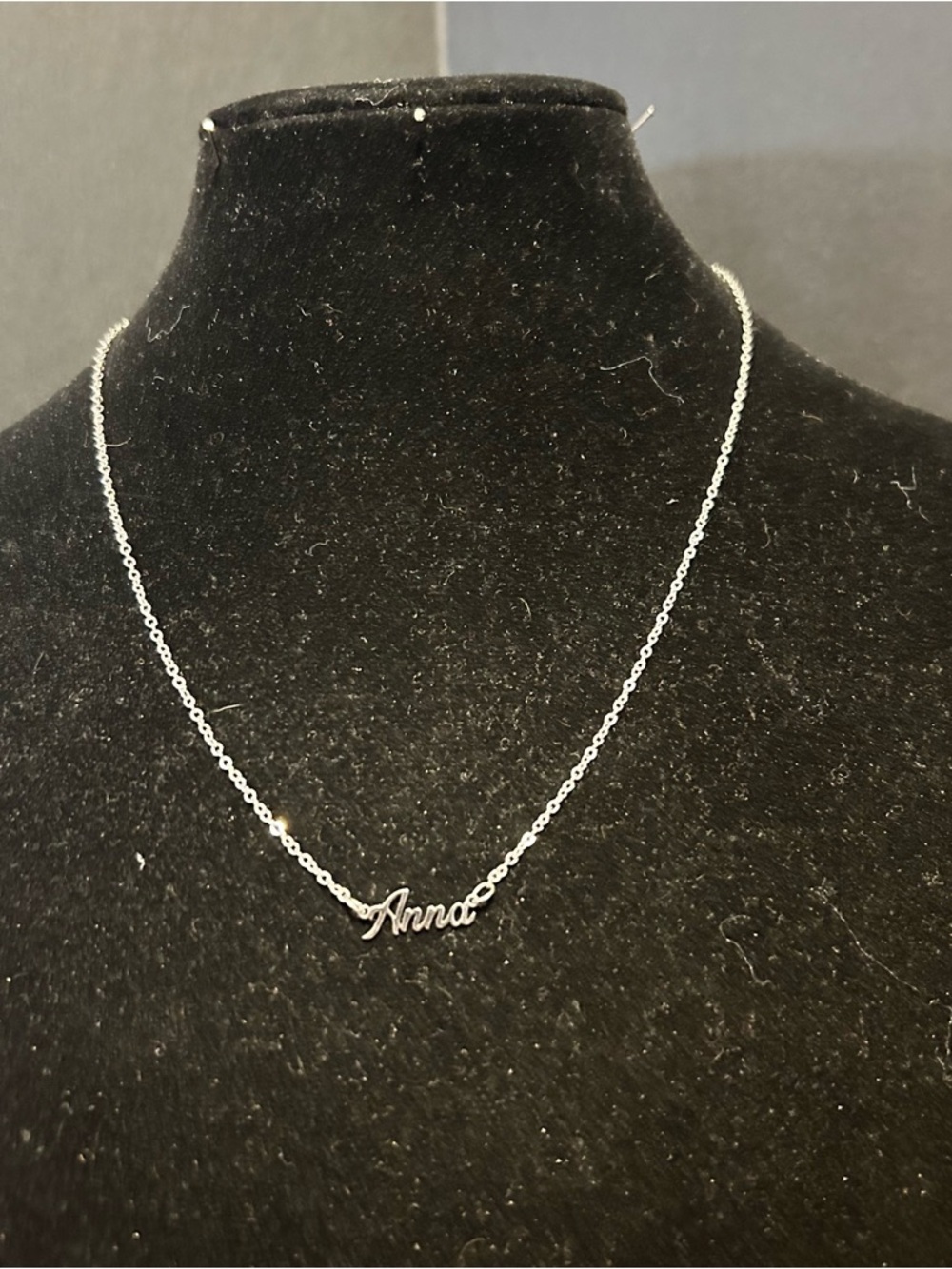 Personalized Silver Script 'Anna' Name Necklace - Women's Jewelry - Picture 2 of 3